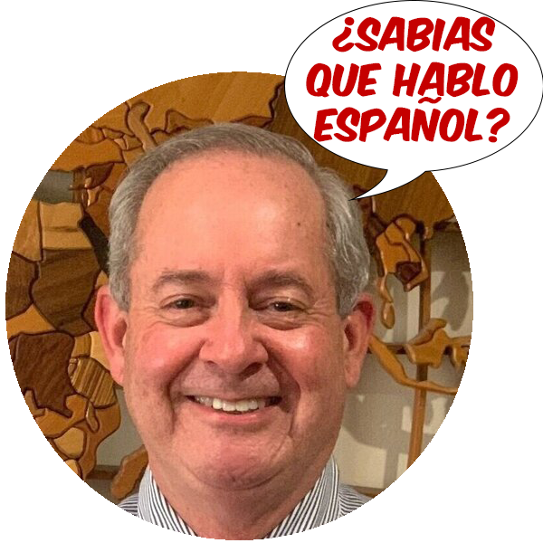 Robert K. Lacy sonrriendo, con una burbuja de texto que dice -SAbias que hablo español.